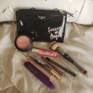 🌺 Victoria's Secret makeup bag 🌺